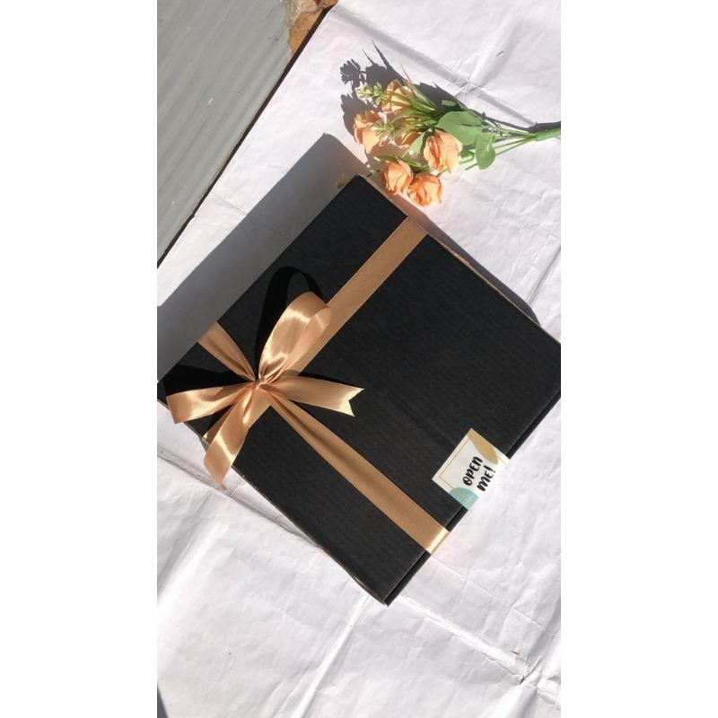 

Paket box packing untuk GIFT size 28×28×5 & 31×31×5