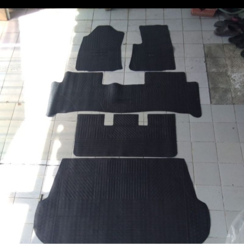 Karpet Karet Innova Reborn