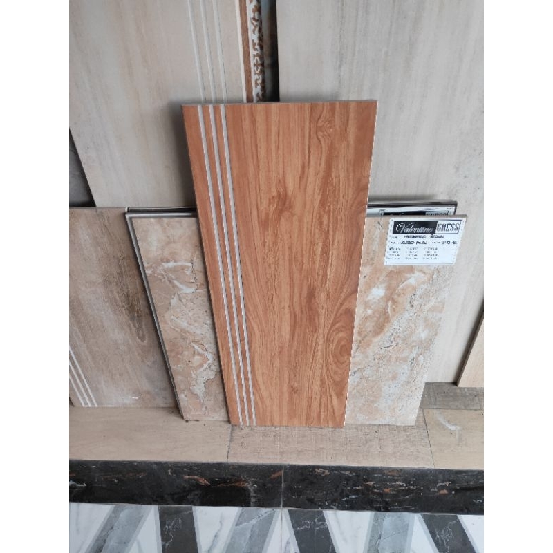 Granit tangga 30x80 motif kayu