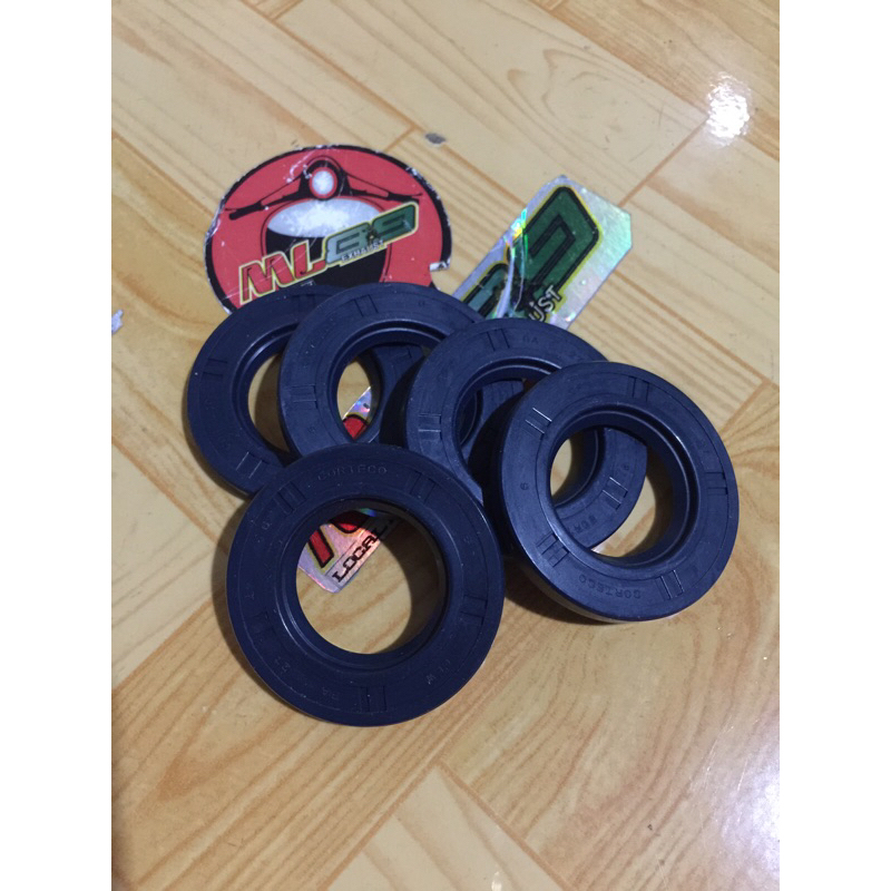 seal roda vespa belkang