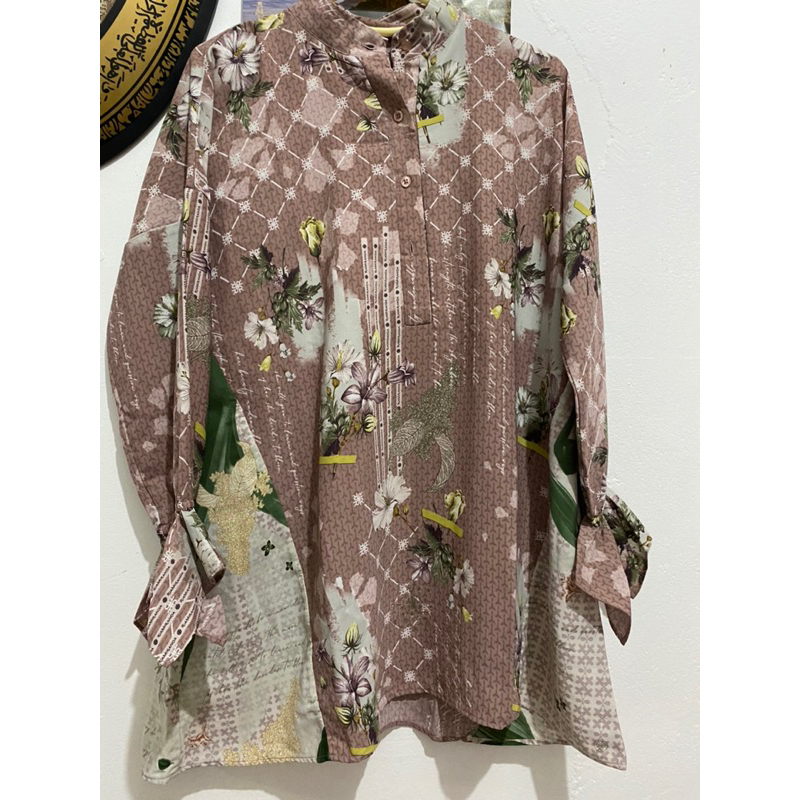 Ria Miranda Preloved Erya top