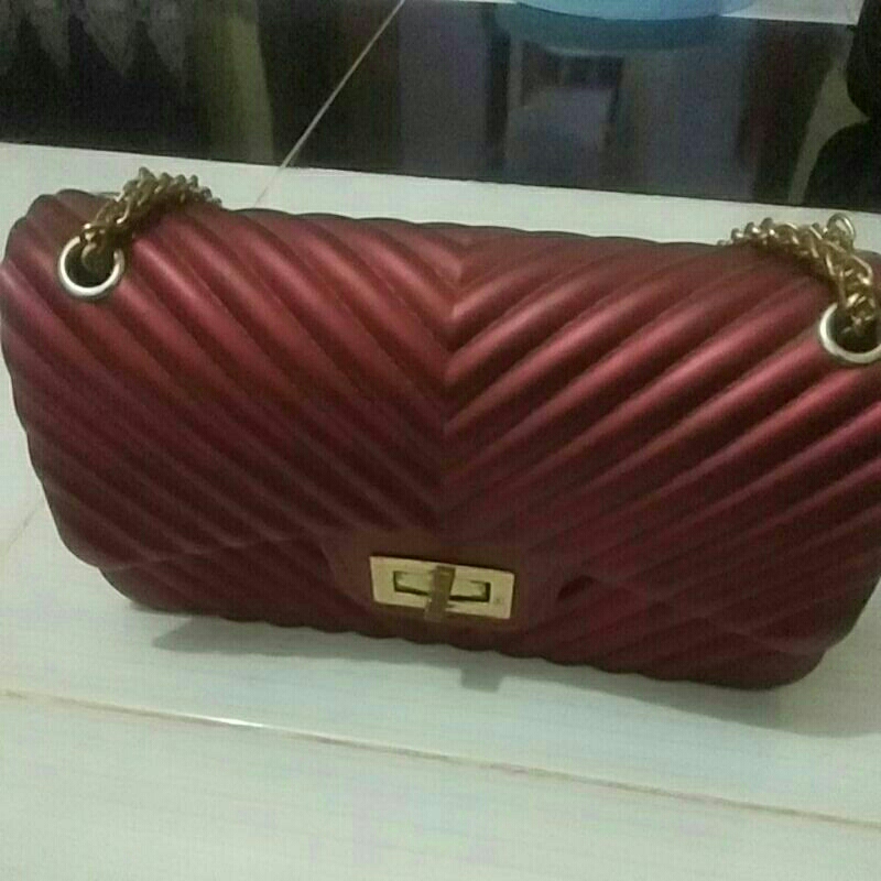 tas jelly warna merah