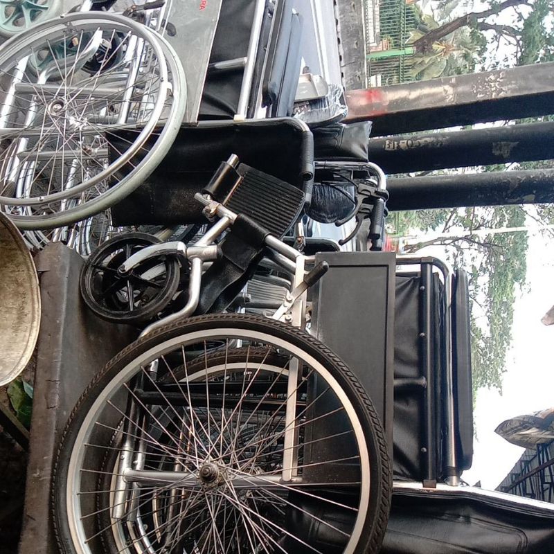 berbagai kursi roda bekas merk Sella Avico dll.