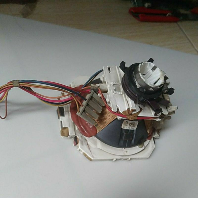 yoke tv polytron 21in slim tipe 6229D