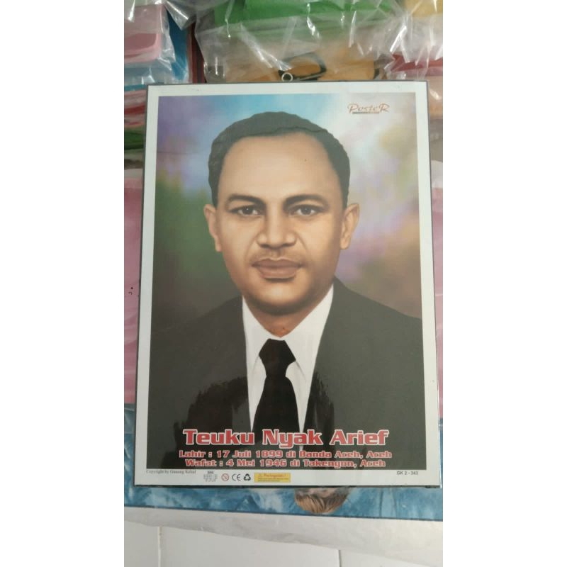 

Poster Bingkai Pahlawan Teuku Nyak Arief