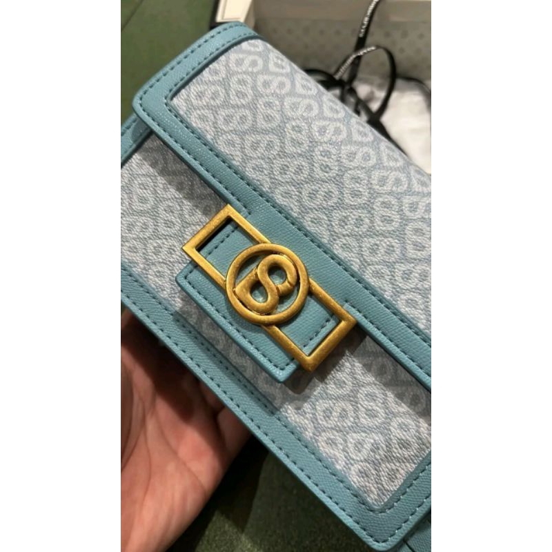 Preloved izzy sling bag buttonscarves