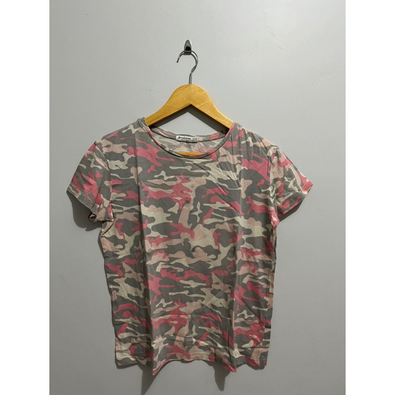 Preloved Kaos Stradivarius