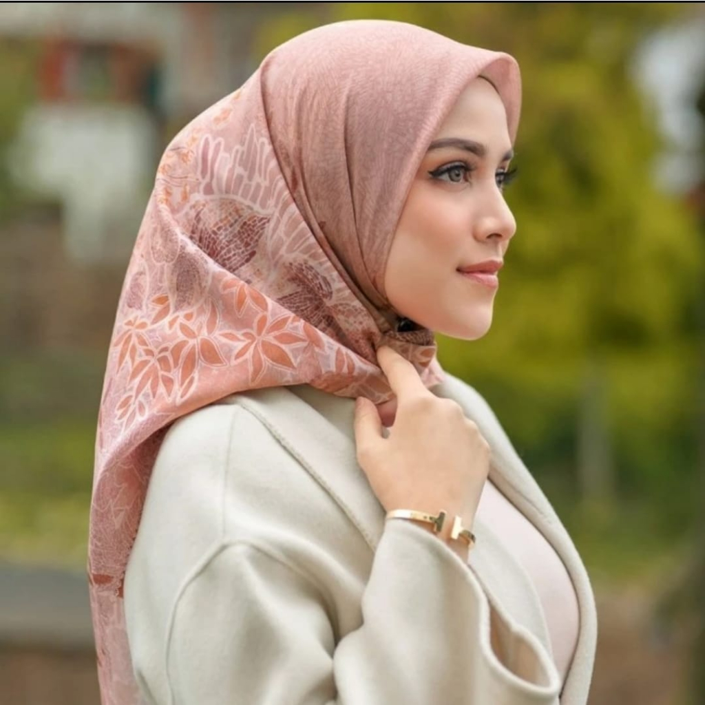 HIJAB SEGI EMPAT VOAL MOTIF MERAK