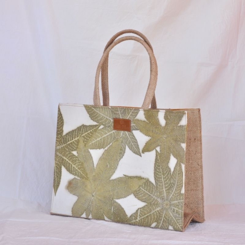 Tas wanita Totebag goni Batik ecoprint motif daun pewarna alam