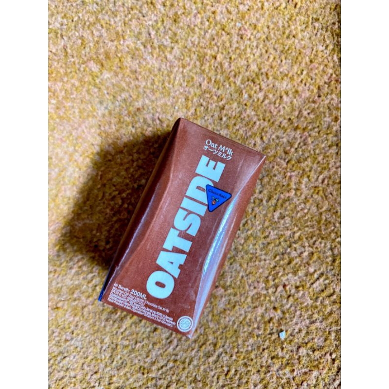 

Oatside dengan varian rasa coklat sedotan 200 ml