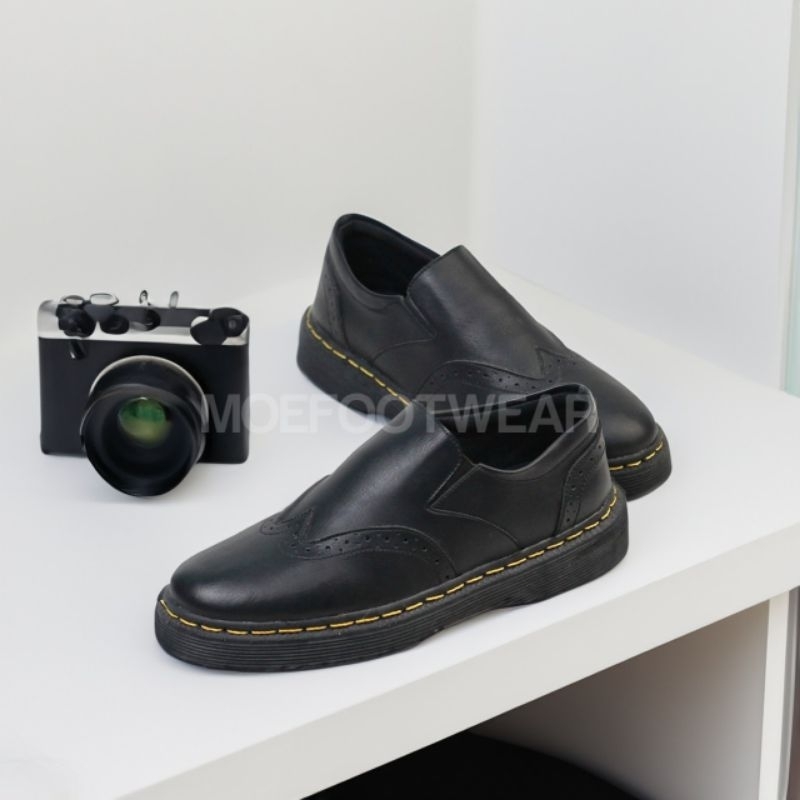 SEPATU BOOT CASUAL SLIP ON CLASSIC WINGTIP DR MARTENS DOCMART HITAM BLACK MOEWAVE ORIGINAL