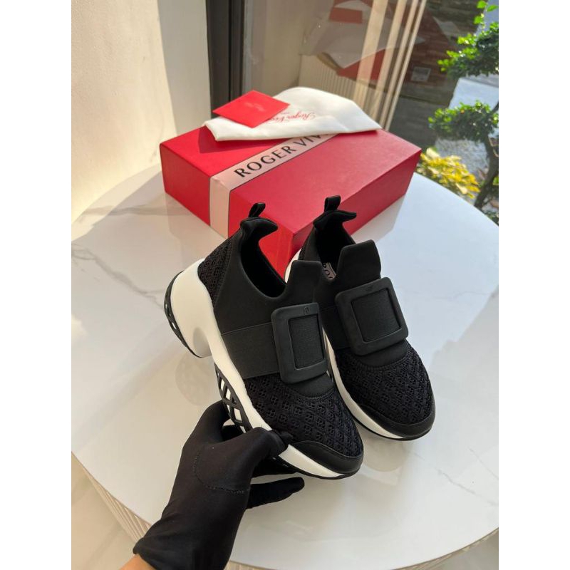 Roger Vivier* 4126 Viv' Run covered buckle Sneakers