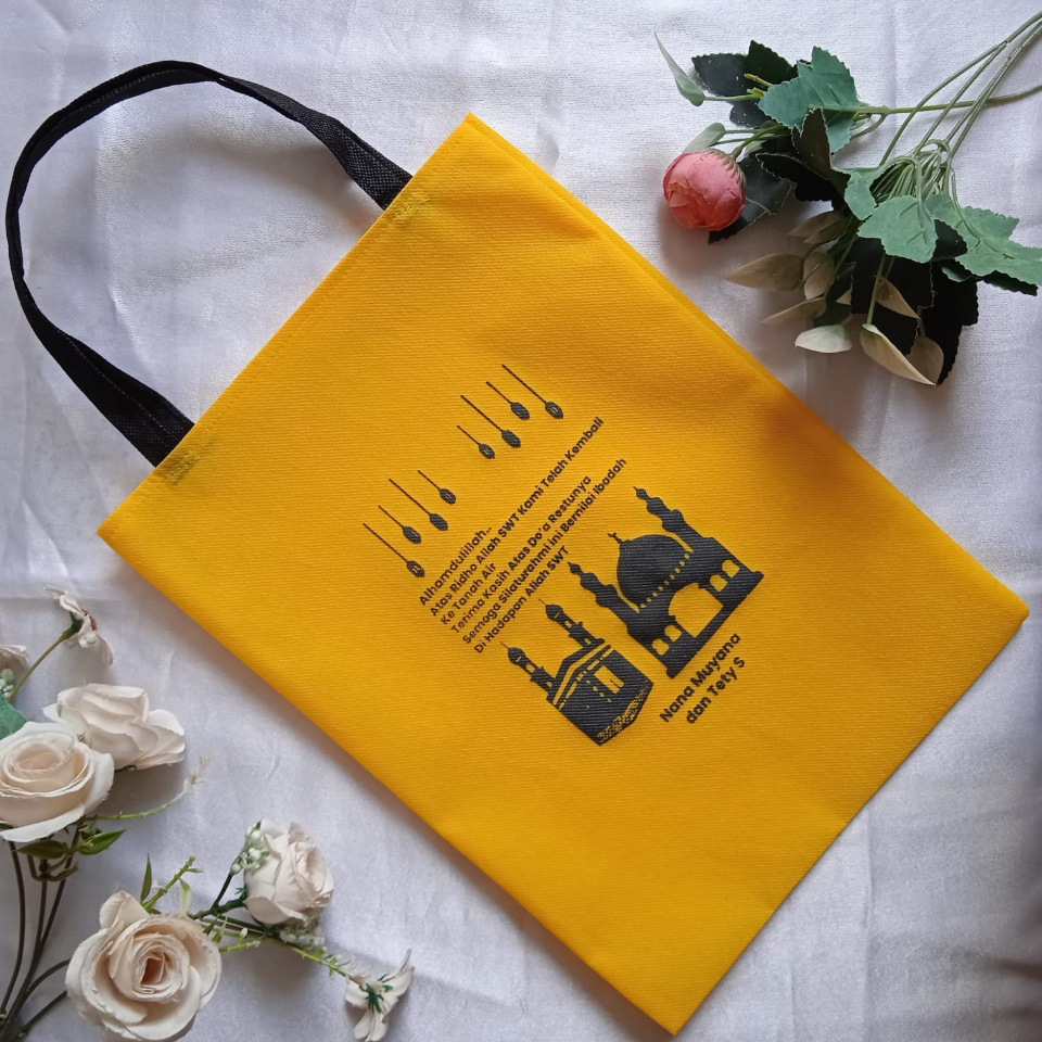 

INDI ADV | GoodyBag Tebal Souvenir Haji Umroh Gratis Sablon ukuran 25x33 cm TEBAL