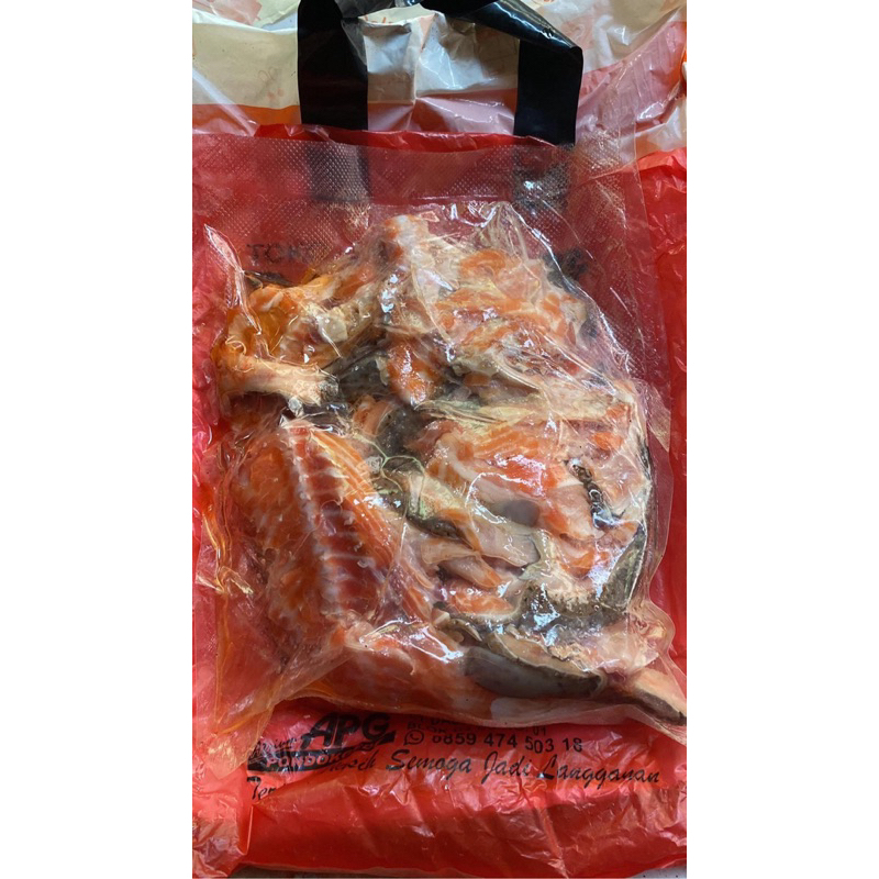 

Tulang, tetelan , buntut salmon 1kg (campur)