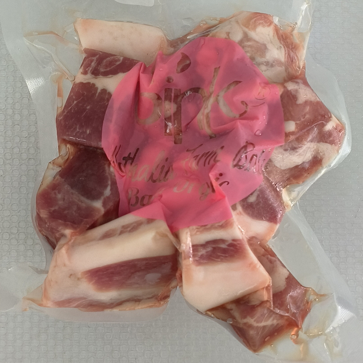 

Leher Babi Organik Cube (Pork Neck Cube) 500 Gram