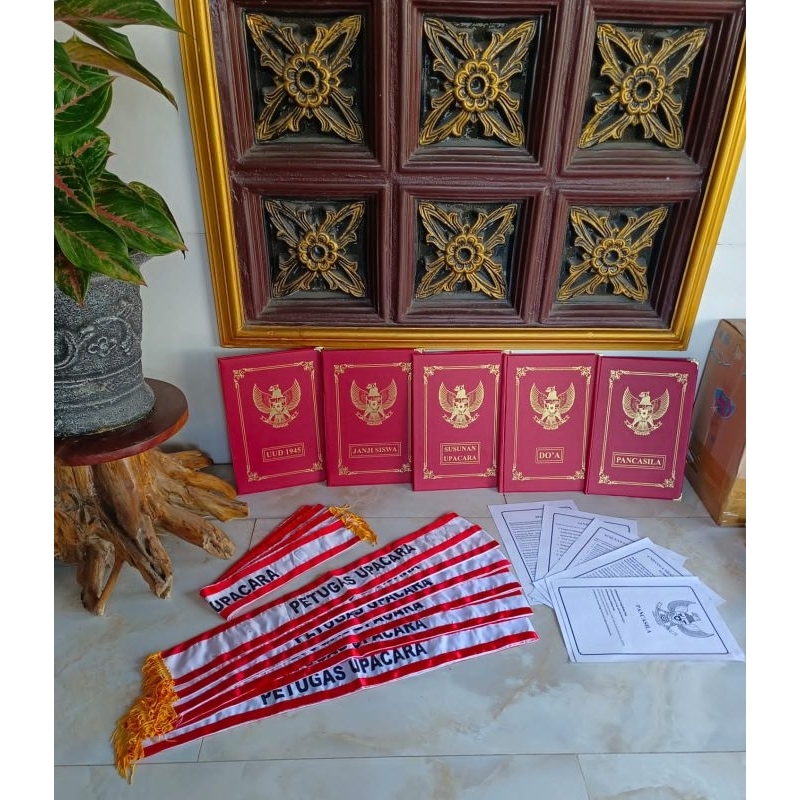 

Map upacara 1 set + selempang