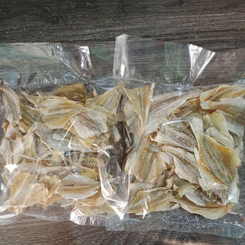 

ikan asin tawar kemasan 100gram / samge gulama belah kering sinaboi bagan