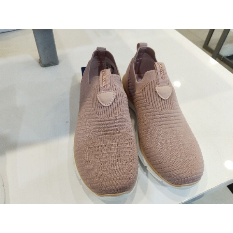 sepatu walking slip on wanita powee by Bata