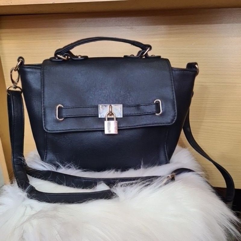 TAS BLACK INTERNATIONAL QUALITY PRELOVED