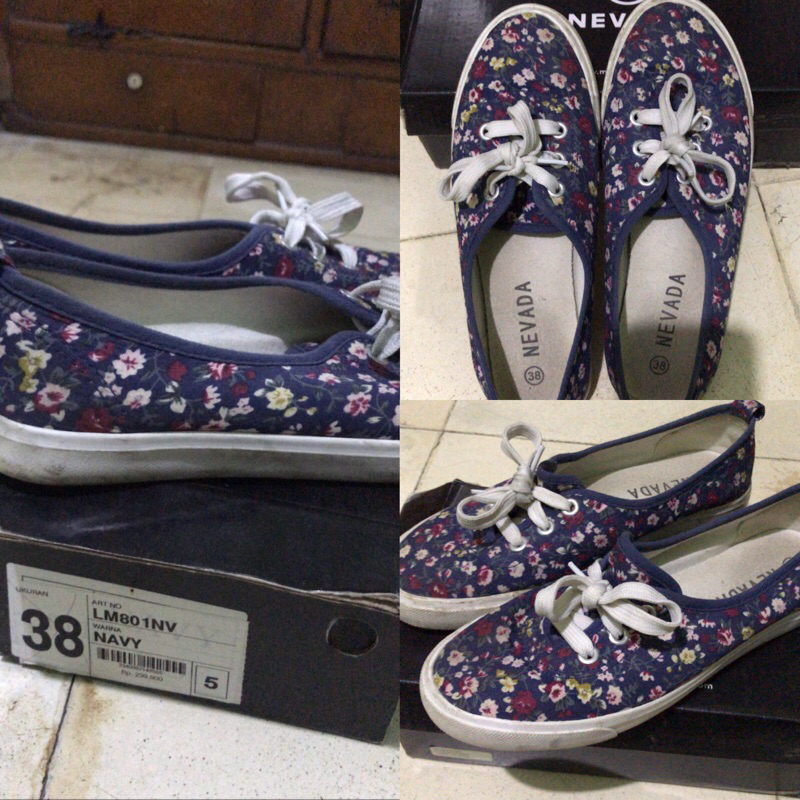 Preloved Sepatu Nevada Navy