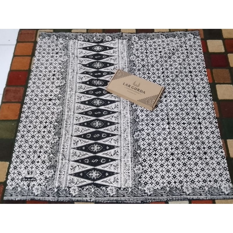 sarung batik motif terbaru// sarung batik lar gurda original// sarung batik solo