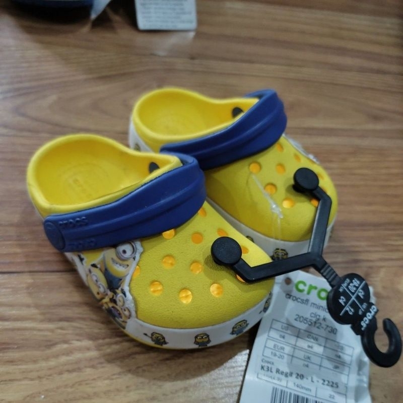 Sandal Crocs Minions 205512-730