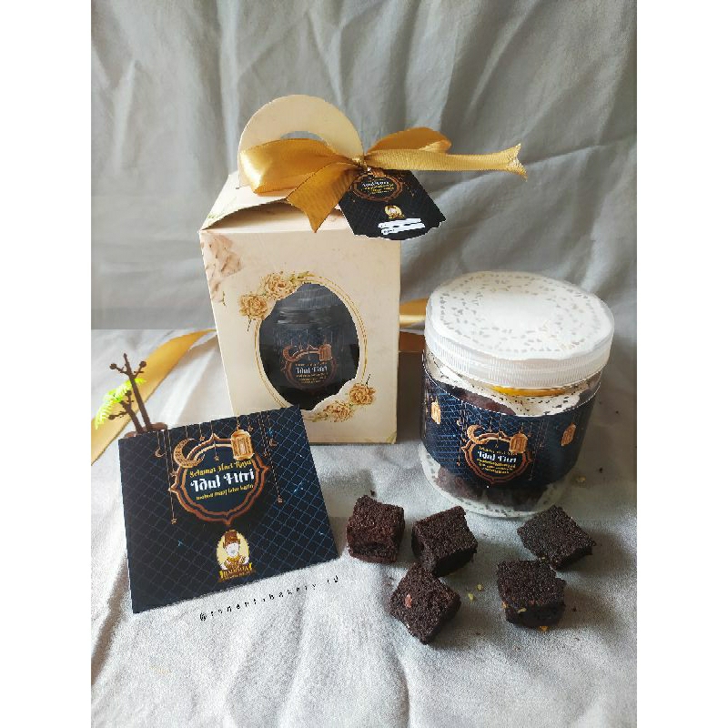 

MANHATTAN BROWNIES BITE by RADENTA - BROWNIES FUDGY - HAMPERS BROWNIES BITE - HAMPERS LEBARAN - HAMPERS NATAL TAHUN BARU