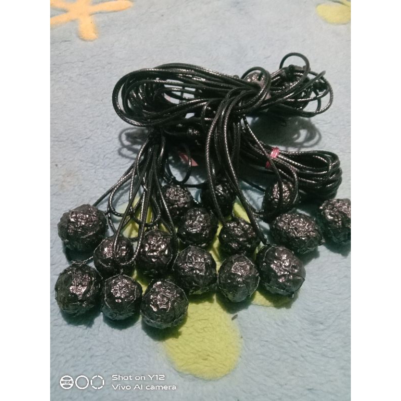 Liontin batu badar besi selonatah