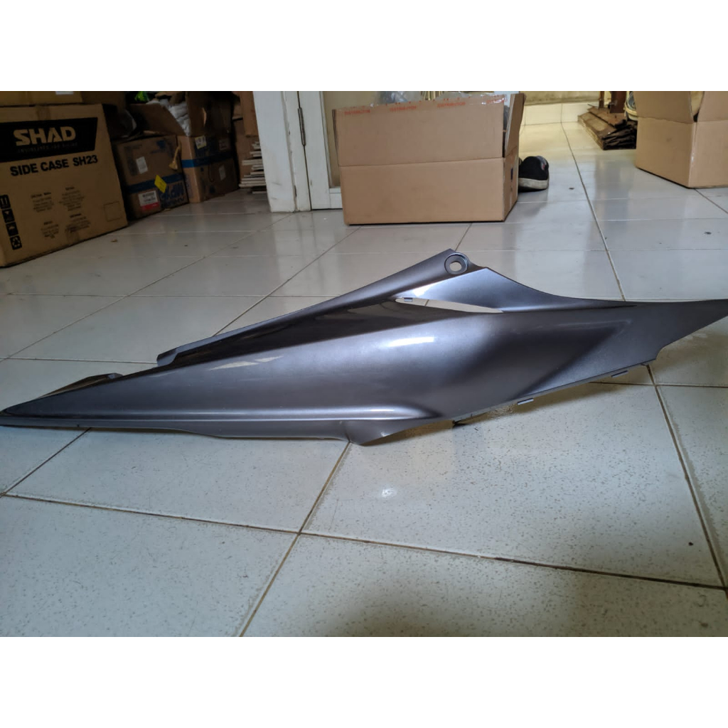 COVER R BODY/COVER BODY KANAN REVO 64410KVR600SBM/64410KVR600VSM