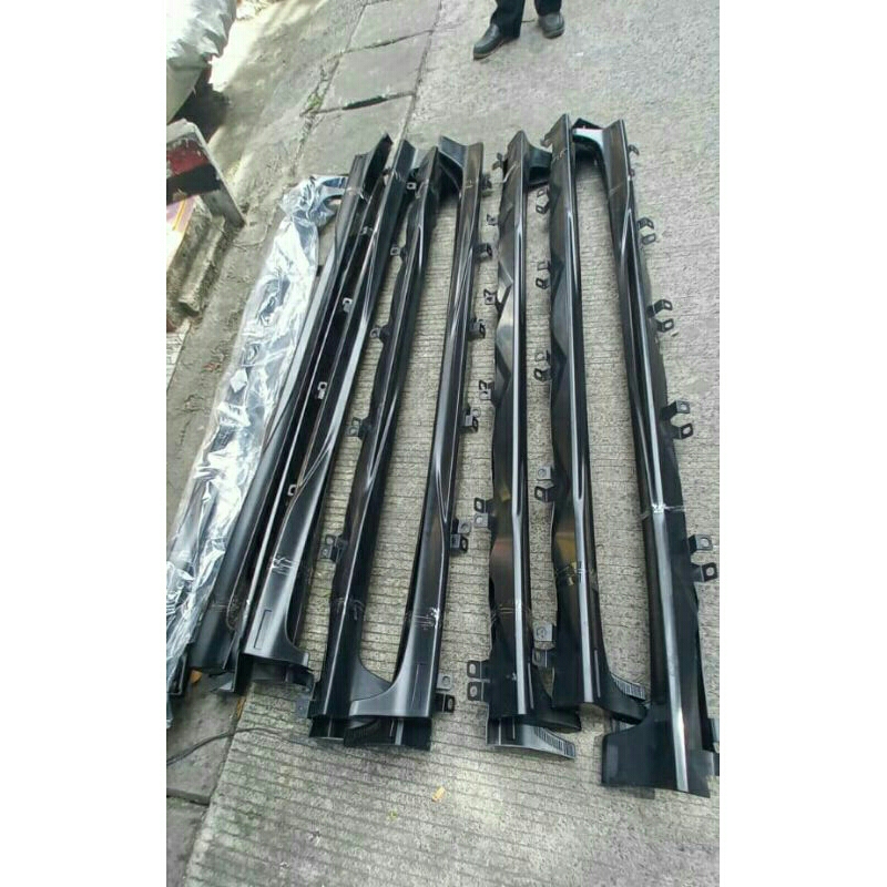 Sideskrit atau Bodykit samping suzuki ertiga sporty 2017-2022 original