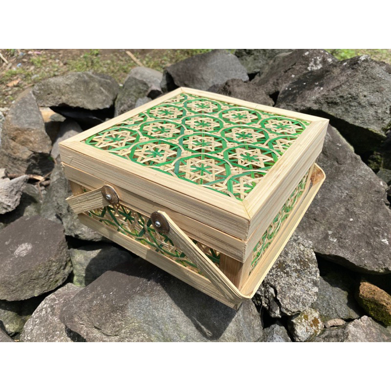 

Keranjang Bambu Truntum | Keranjang Parcel Teruntum | Kotak Bambu Anyaman truntum | D 20cm
