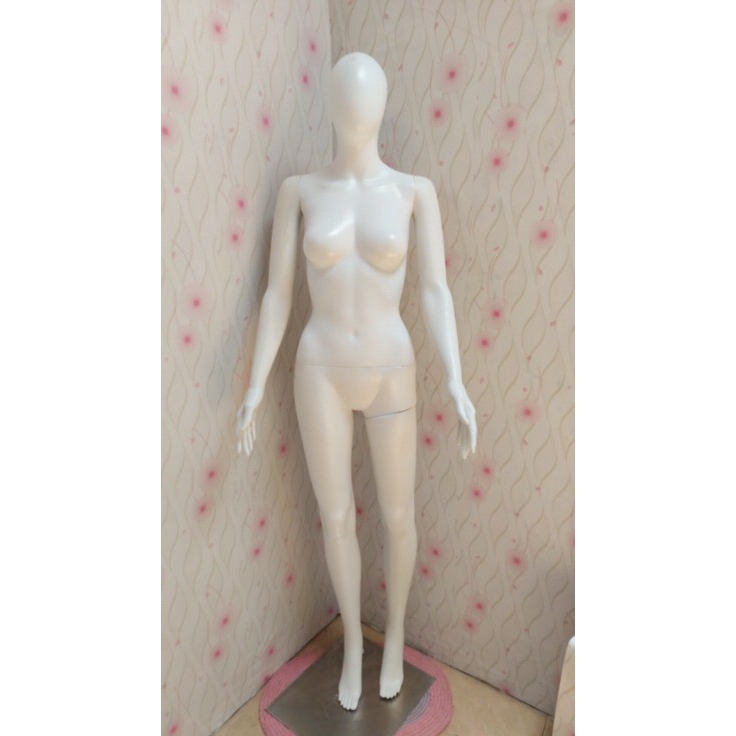 Manekin full body wanita plastik muka alien ( PACKING KARDUS) / Manekin Full Body Alien Cewek Alien Putih ( Bahan Plastik)