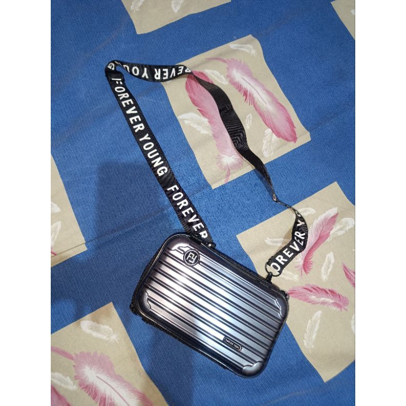 PRELOVED-Tas forever Young