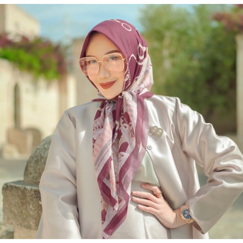 Ready Siap Kirim Preloved Buttonscarves x DIANA DSAKS The Chain 2 La Bella Series in Hibiscus