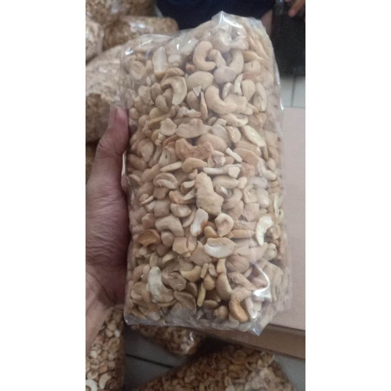 

kacang Mede pecah/patahan 1kg