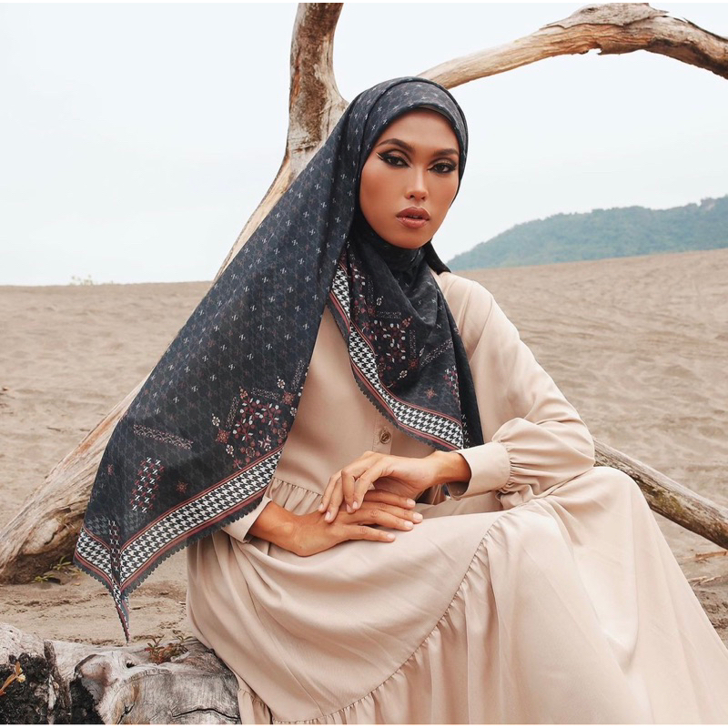 ZASKIA SUNGKAR KAIRI SCARF