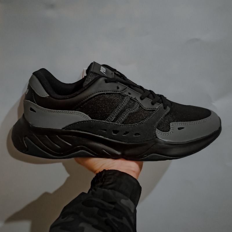 Piero Ergo Black Grey Sepatu Casual Jalan