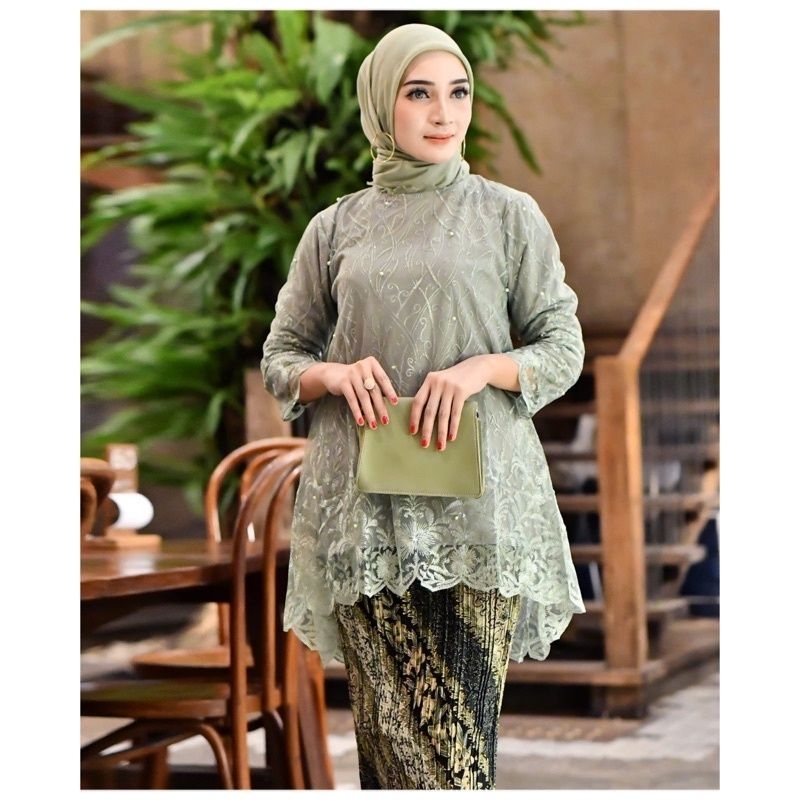 Melia Kebaya - Setelan Kebaya Blouse Azkia / Set Kebaya Rinjani Rok Plisket / Kebaya Wisuda Modern