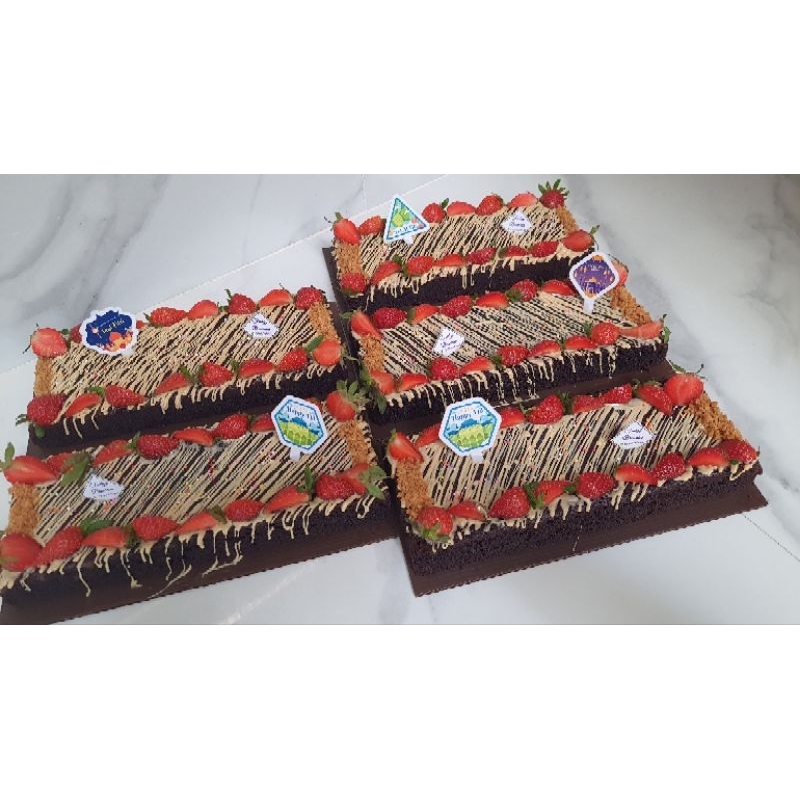 

Hampers Lebaran Fudgy Brownies uk. 10x25 dan 20x20