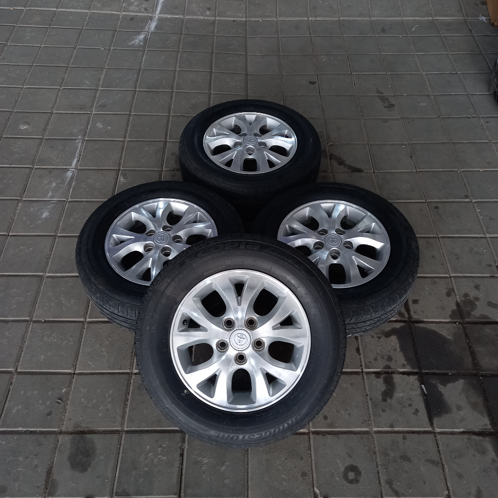 VELG MOBIL BEKAS COPOTAN INOVA G RING 15 + BAN BRIDGESTONE 205 65 R15 TAHUN 2021