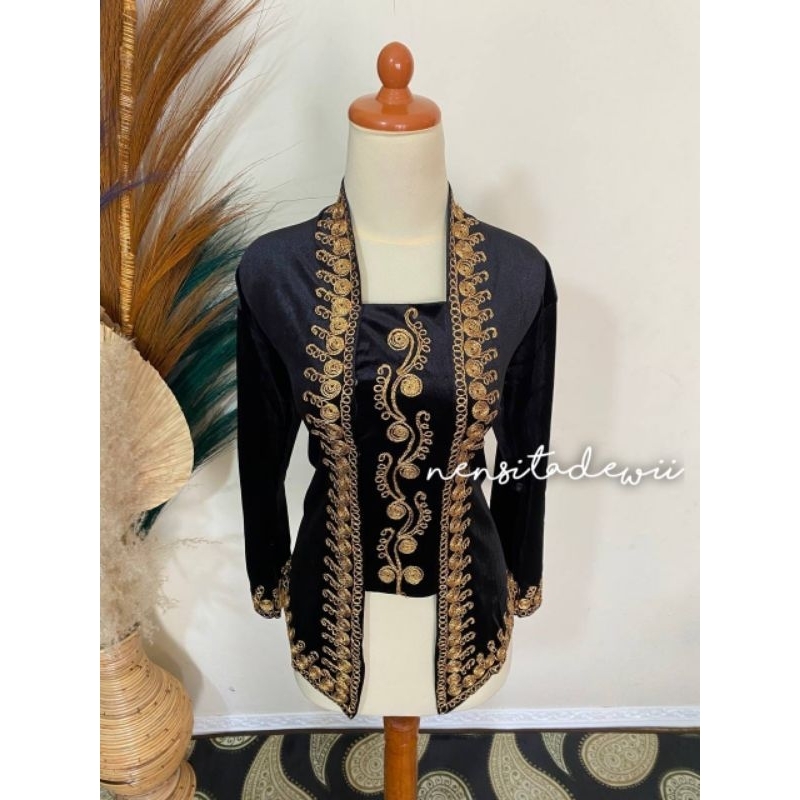 Kebaya Bordir Zirconia, Model Kutubaru - Warna Hitam