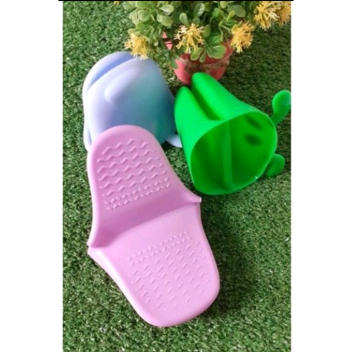 Sarung Pelindung Tangan Anti Panas Silikon Penjepit Angkat Panci Panas Alas Klip Baking