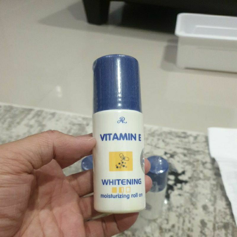 DR VITAMIN E WHITENING MOISTURUSING ROLL ON