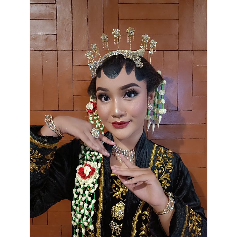 Makeup pengantin adat