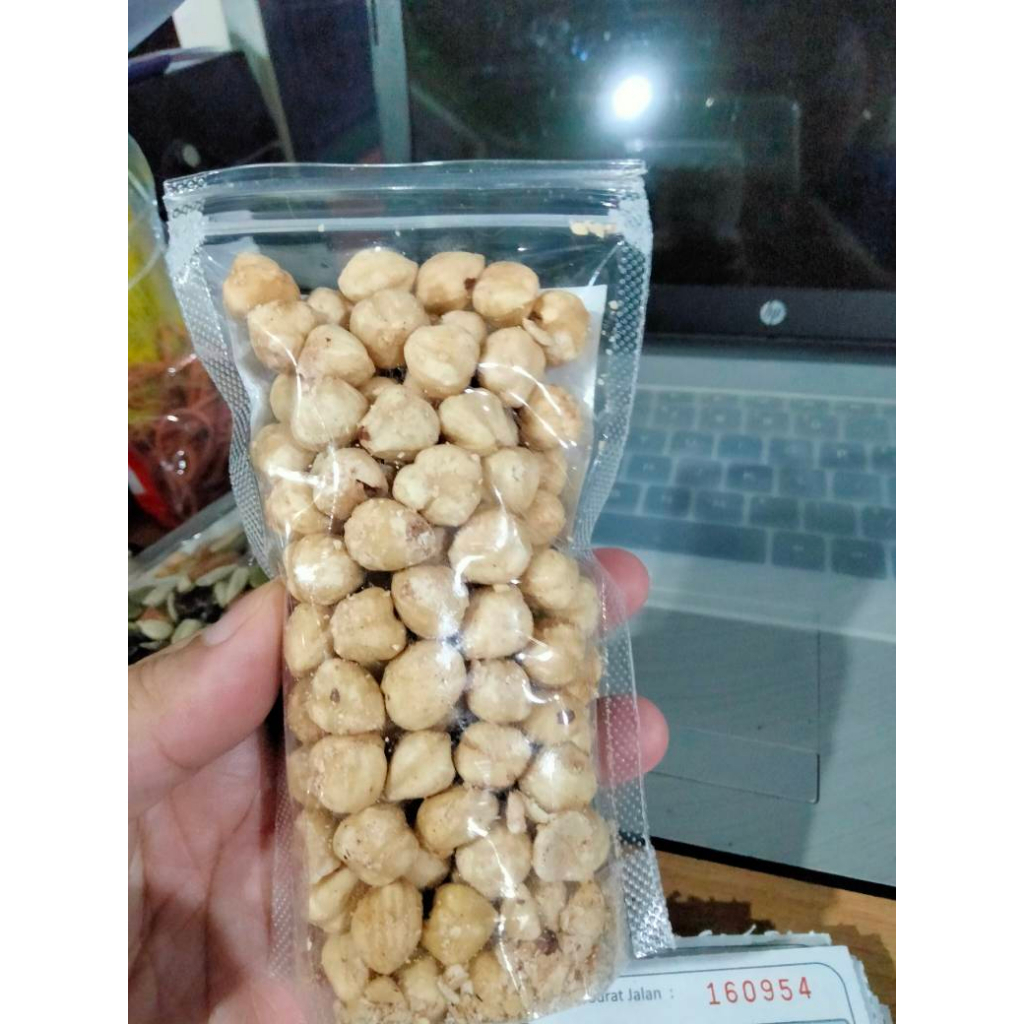 

Roasted Hazelnut Kacang Hazelnut Panggang cemilan sehat