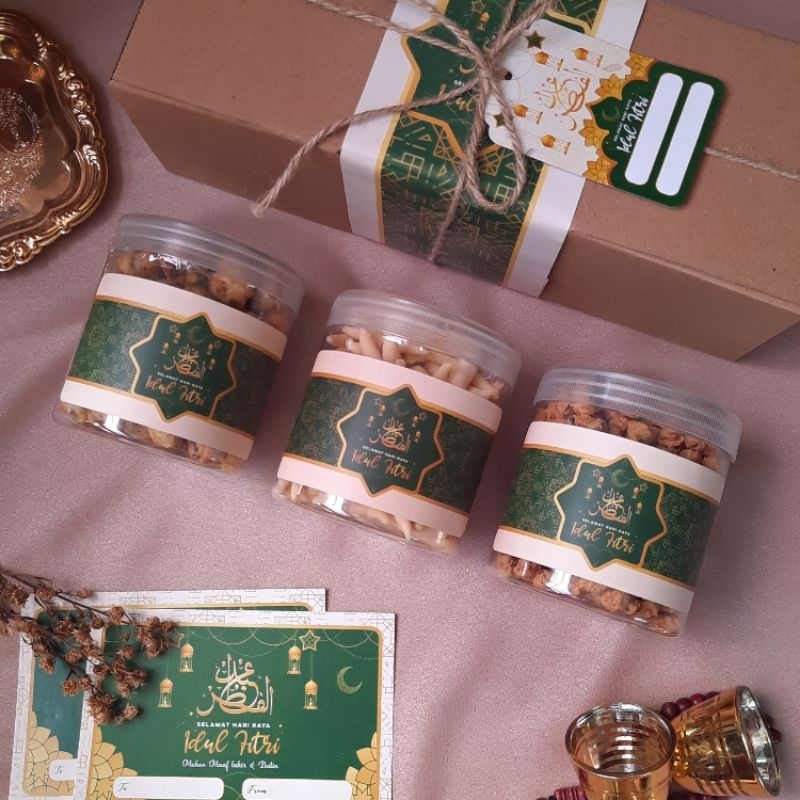 

Hampers / Parcel / Bingkisan Lebaran Idul Fitri 2023 Isi 3 Toples 600 ML [Free 1 Tasbih Kayu]