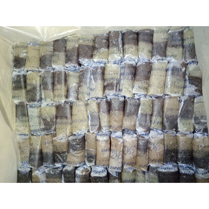 

DODOL GARUT KOMBINASI SUSU 500GRAM