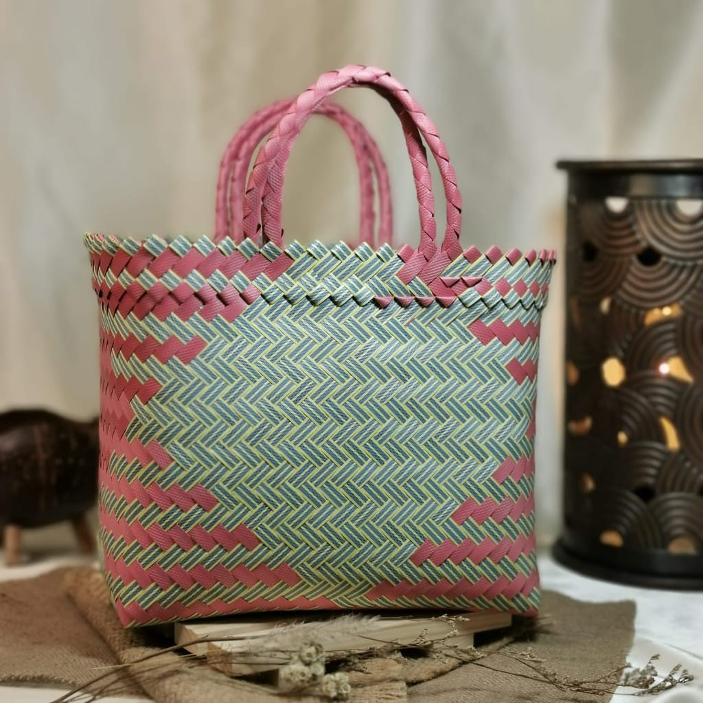 

Tas Anyaman Plastik Hampers | Tas Hajatan Murah Ukuran Sedang