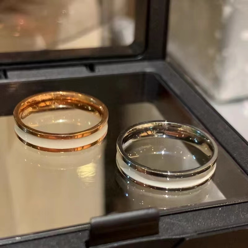 Cincin Titanium Warna Hitam Putih Gaya Korea Untuk Pasangan - Titanium Accessories Couple Ring