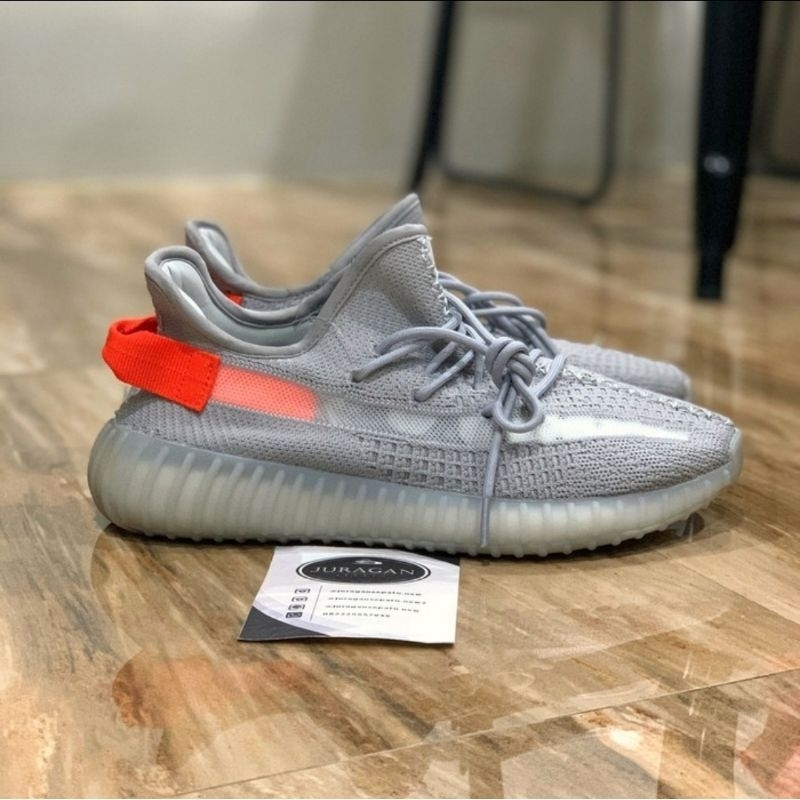 Adidas Yeezy Boost 350 V2 &quot;Tail Light&quot;